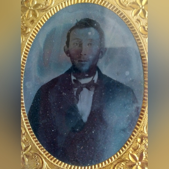 1800s Leather and Velvet Photos - Picture 2 of 9